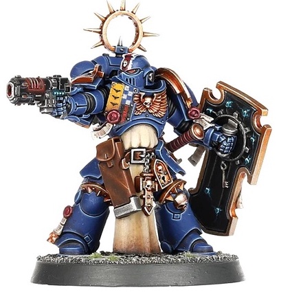 Warhammer 40k Primaris lieutenant with stormshield, neo-volkite pistol ...