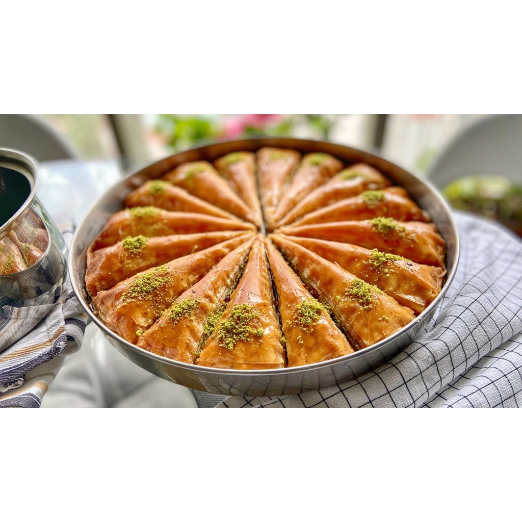 Triangle Baklava - With Extra Pistachio - Turkish Baklava Tray ...