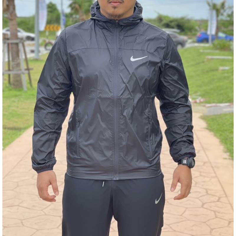 Are nike windbreakers waterproof sale