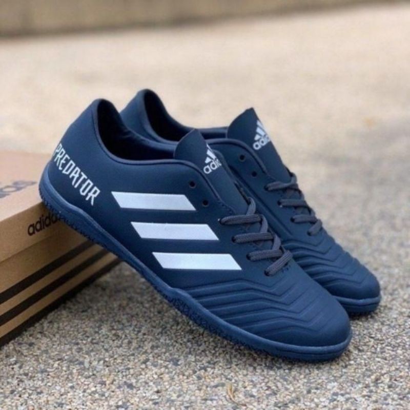 Kasut futsal predator shop