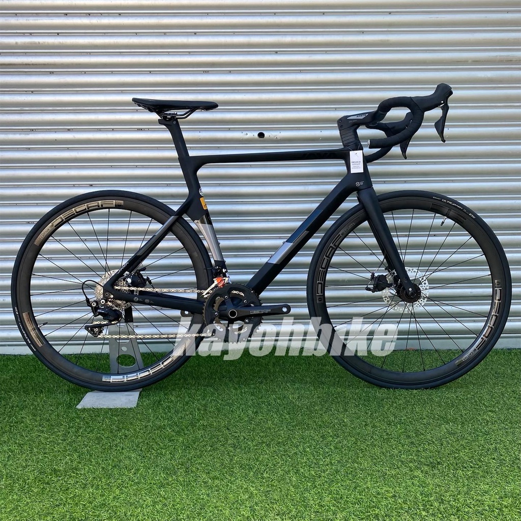 JAVA VESUVIO UCI APPROVED SHIMANO 105 CARBON DISC ROADBIKE