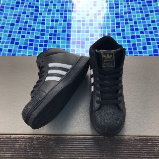 Adidas superstar store mid black