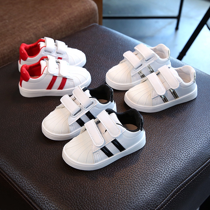 Boys white gym outlet shoes