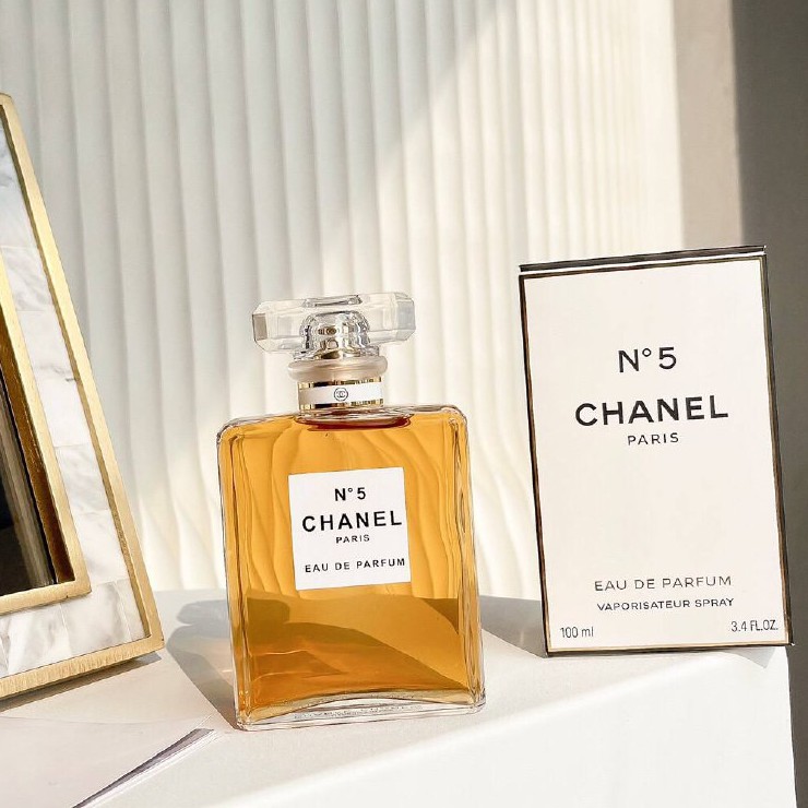 Smell of success: How Chanel No 5 gained a sprinkling of stardust, Chanel