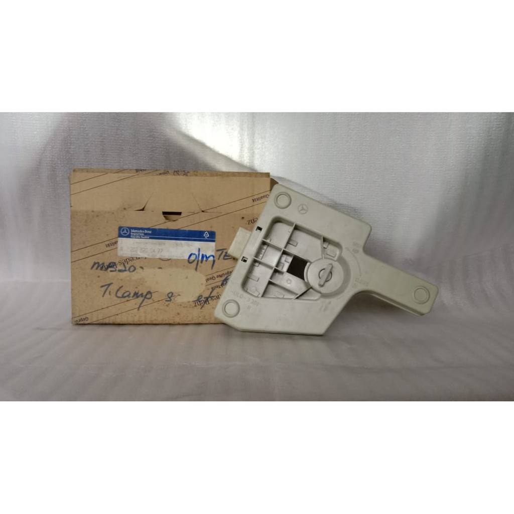 MERCEDES-BENZ W202 OLD MODEL TAIL LAMP SOCKET (ORIGINAL) RIGHT | Shopee ...