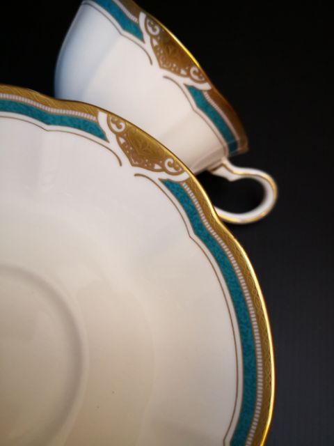 Narumi 27cm Siebold Florilegium Bone China Dinner Plate in