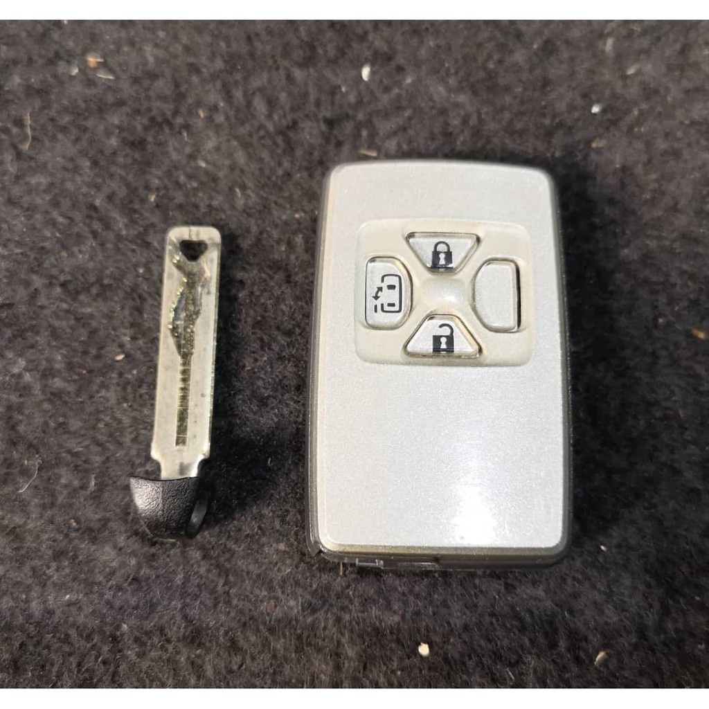 Masalah Keyless pada Toyota Alphard ANH20: Diagnosis, Penyebab, dan Solusi