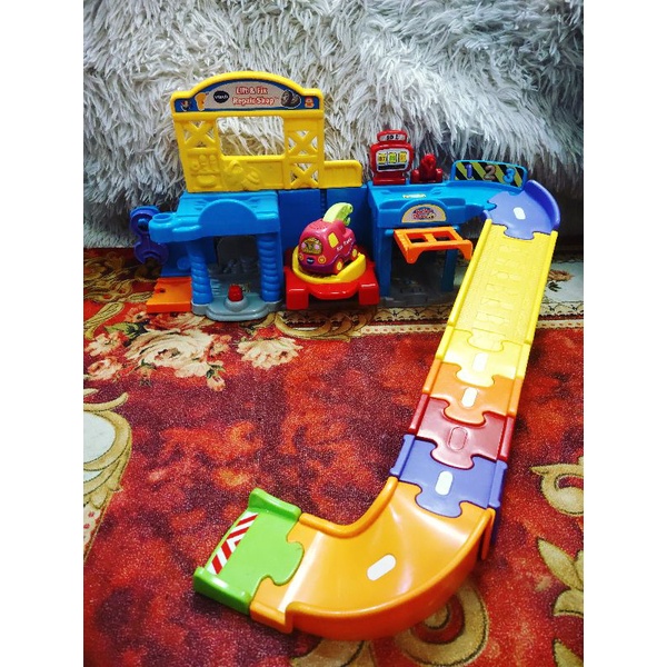 Vtech toot toot driver go lift and fix repair shop with assemble track