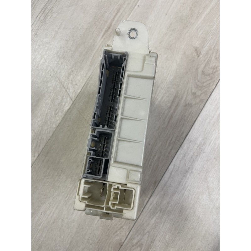 Toyota Vellfire 20 Inter Fuse Box Shopee Malaysia