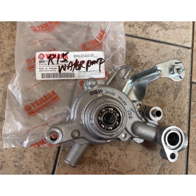 Yamaha Yzf R R R Original Water Pump Assy Waterpump Pum Pam Air Bk E Shopee