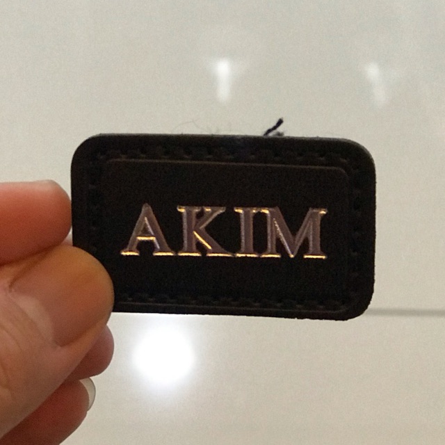 Tumi shop name tag