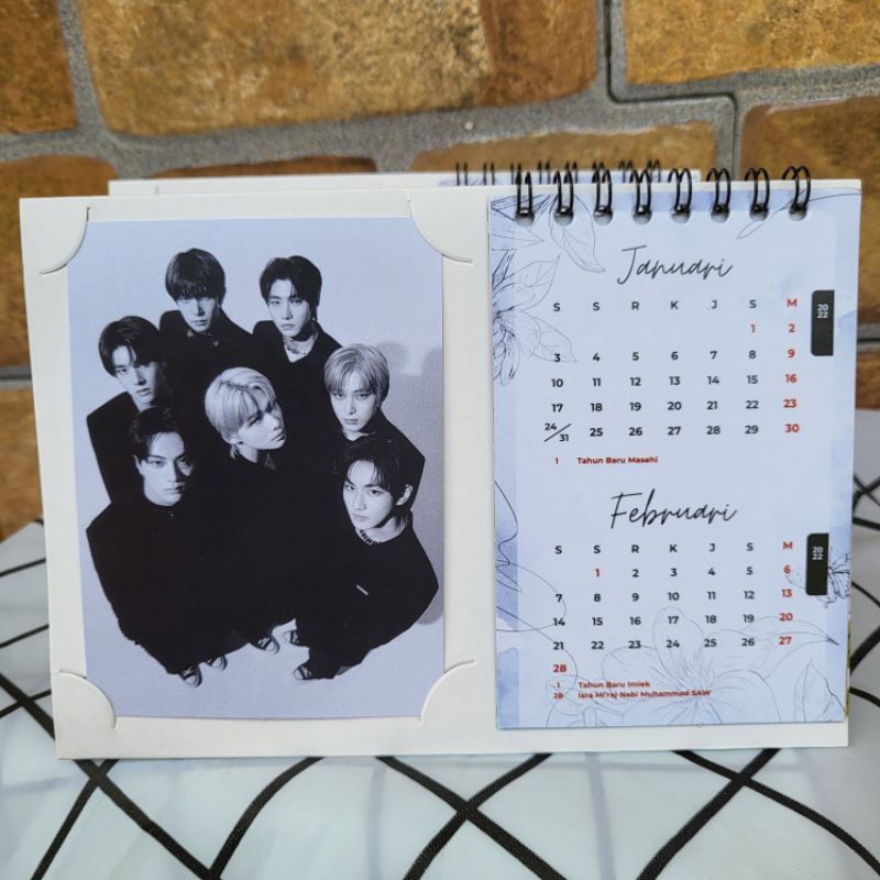 Enhypen Desk Calendar 2024 (CUSTOM Can) Shopee Malaysia