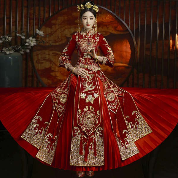 Traditional Chinese Wedding Dress and Groom Wear Set
