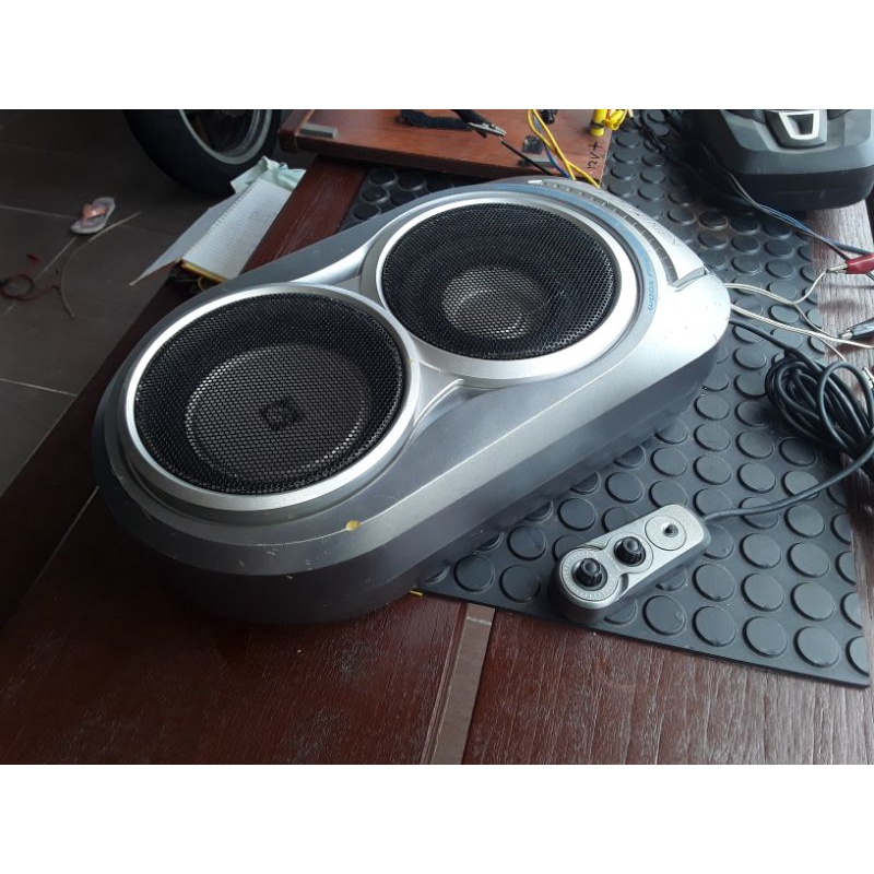 Kenwood subwoofer 2024 under seat