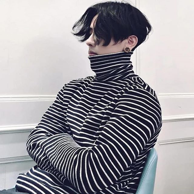 G dragon turtleneck hotsell