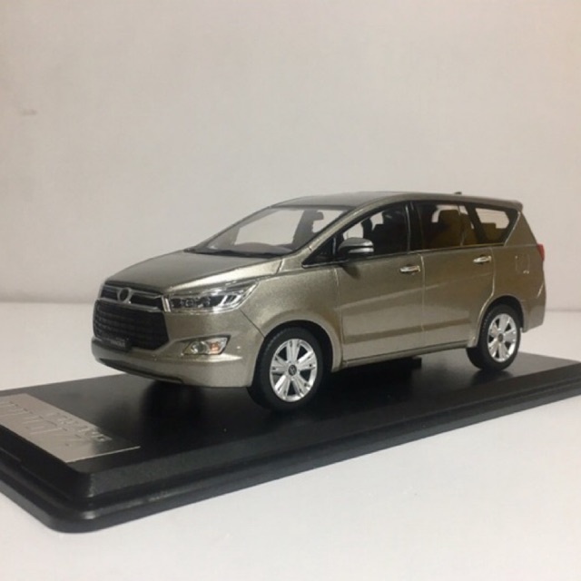 Toyota Innova 2020 model 1:32 scale | Shopee Malaysia