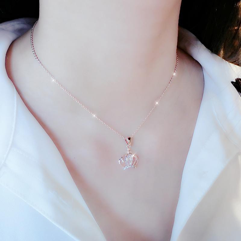 Temperament crown lucky necklace female short clavicle chain