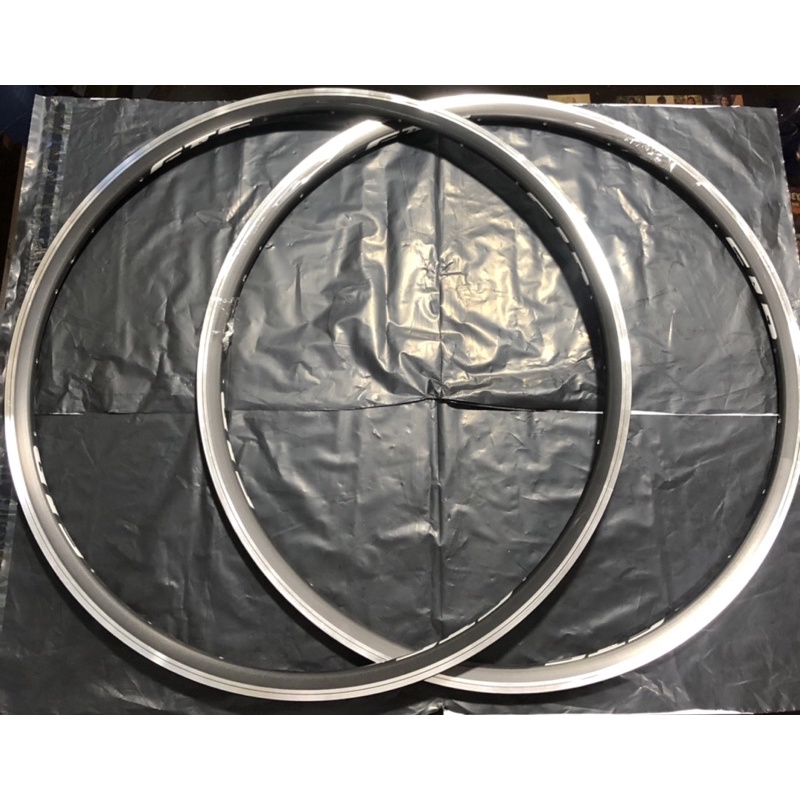 Jante Carbone Super Light 700C Pour Vélo Route - Sans Crochet - 45x30mm - 24/28/32H - Neuf