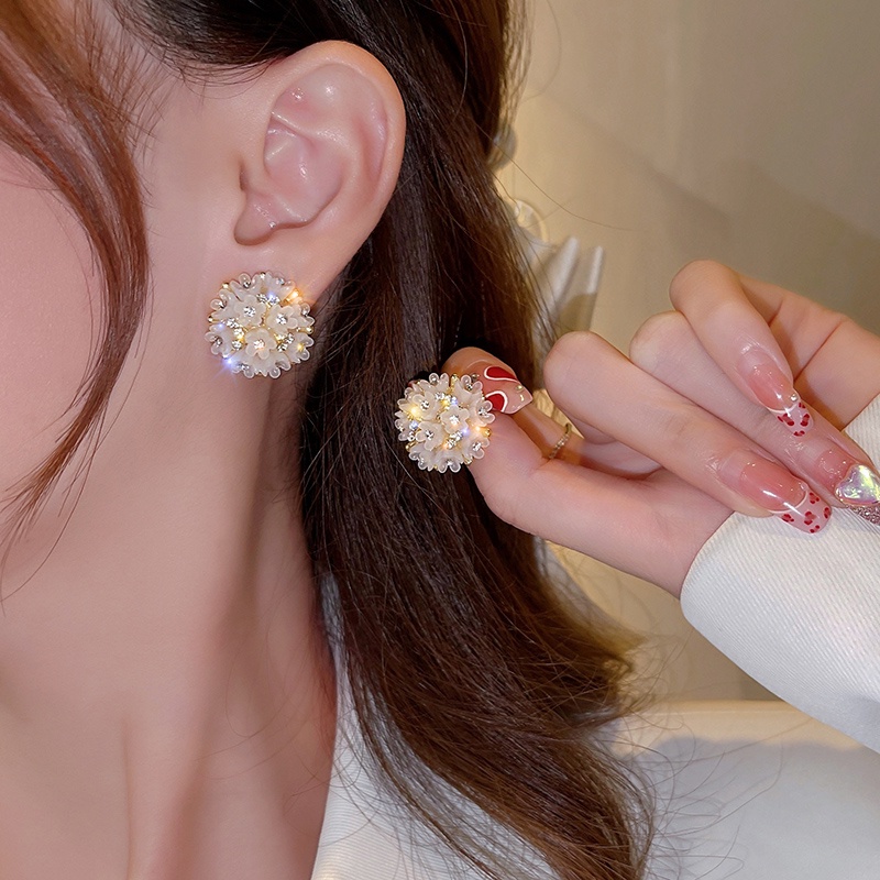 Light Luxury Niche Design Flower Earrings Cold Wind Earrings 2022 New