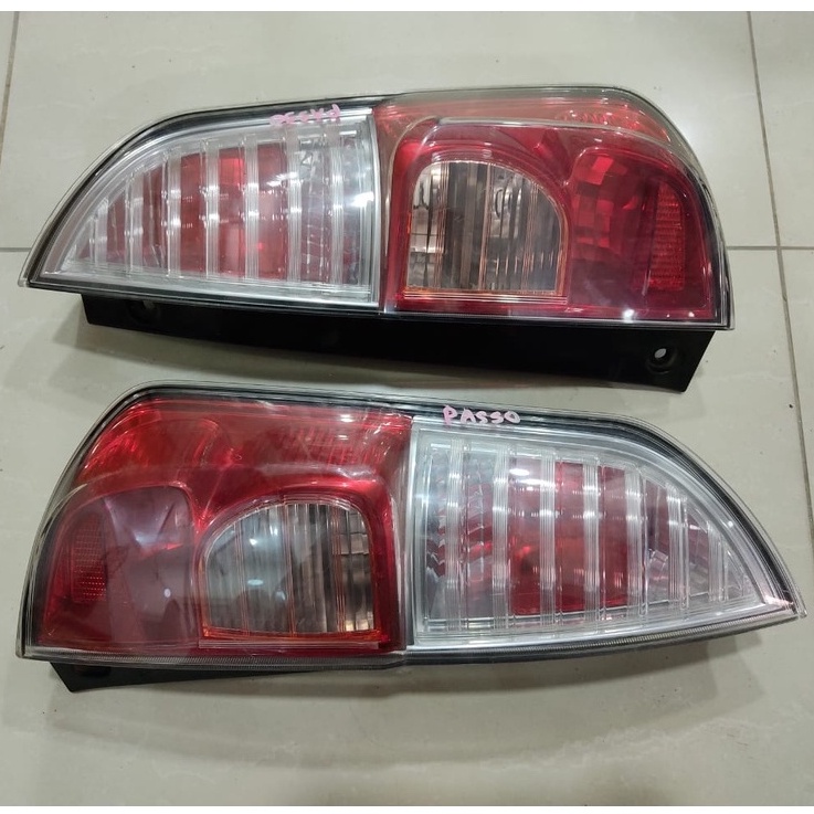 thumbnail image 2 of Eagle Eyes Black Tail Lights Pair For 02-06 Liberty - SAE DOT Approved CH2801158 CH2800158 2 of 4