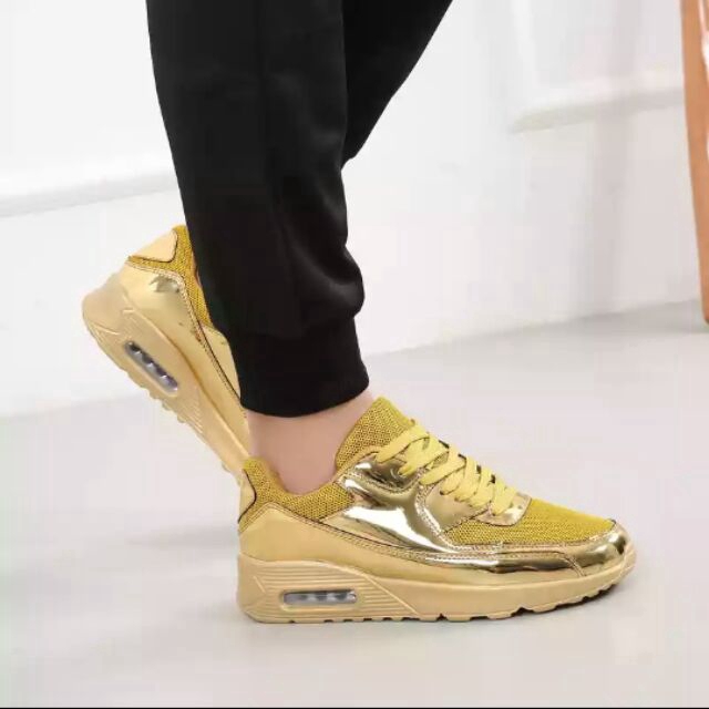 Gold store color sneakers