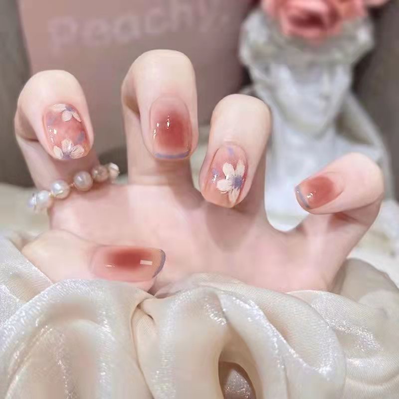 Mẫu nail vẽ hoa nổi: Hãy khám phá những mẫu nail vẽ hoa nổi tuyệt đẹp để làm mới bàn tay của bạn. Với sự tinh tế, tỉ mỉ của các nghệ nhân, những bông hoa được tái hiện sinh động trên móng tay khiến bạn trông thật rực rỡ và nữ tính.