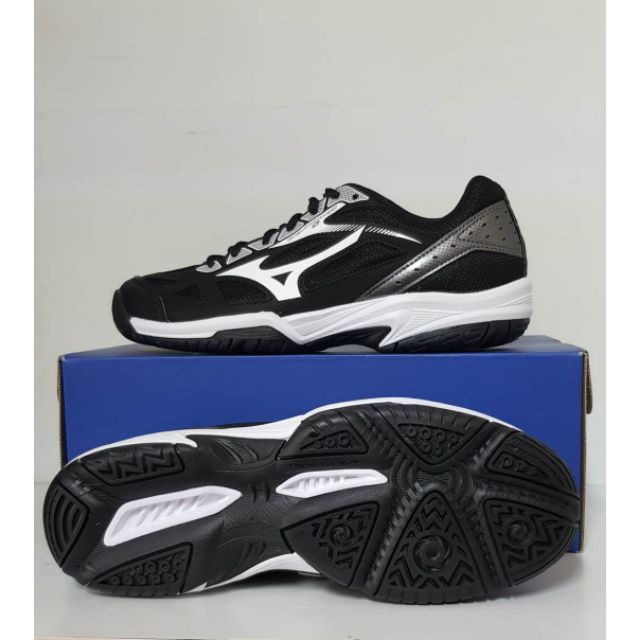 Mizuno badminton best sale shoes malaysia