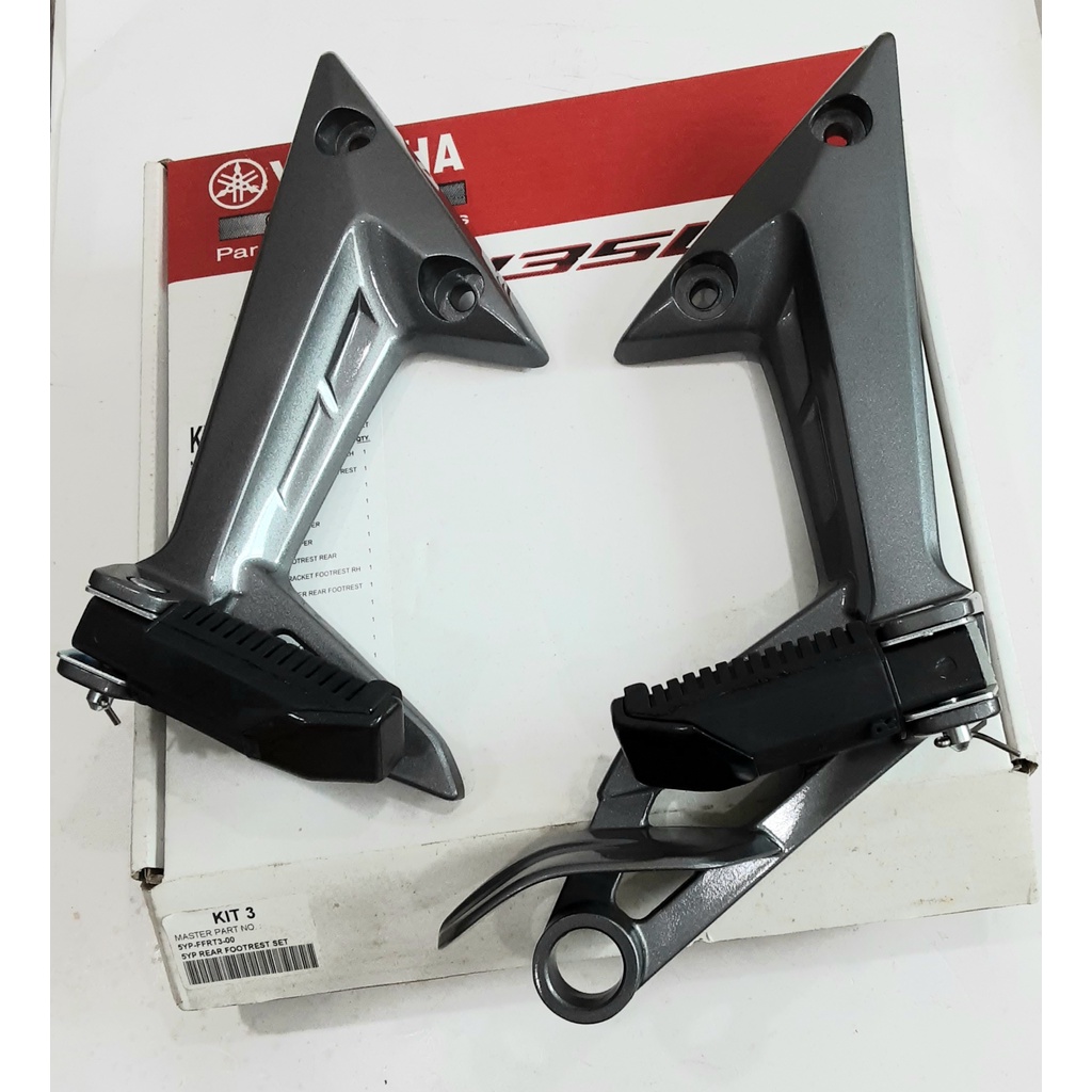 YAMAHA LC135 V1 REAR FOOTREST BRACKET WITH FOOTREST SET OE ORIGINAL