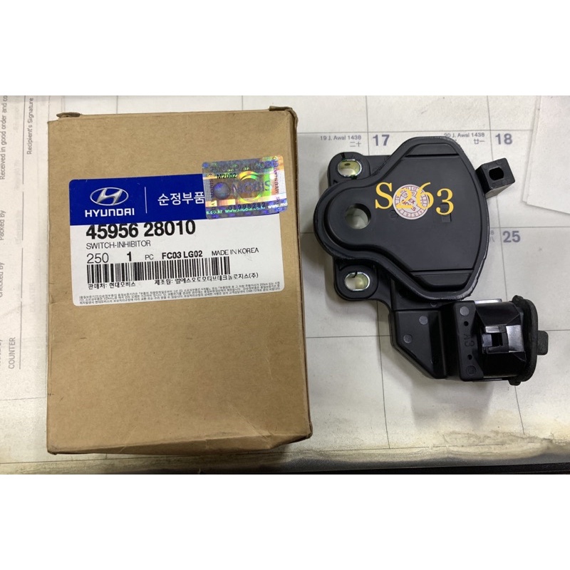 HYUNDAI ACCENT GETZ MATRIX GEAR BOX INHIBITOR SWITCH 4595628010
