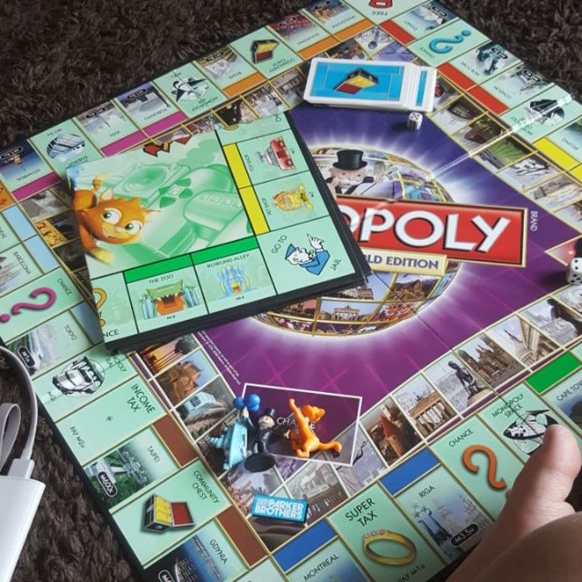 Monopoly set comes with junior and around the world mats with comunnity ...