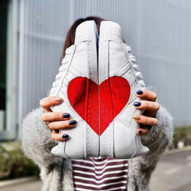 Adidas superstar heart best sale