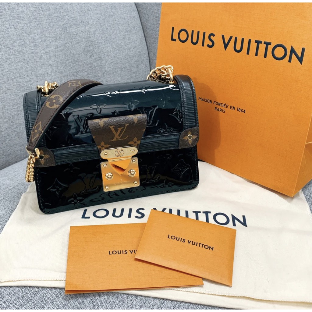 Lv wynwood patent leather crossbody bag Louis Vuitton Black in Patent  leather - 23664839