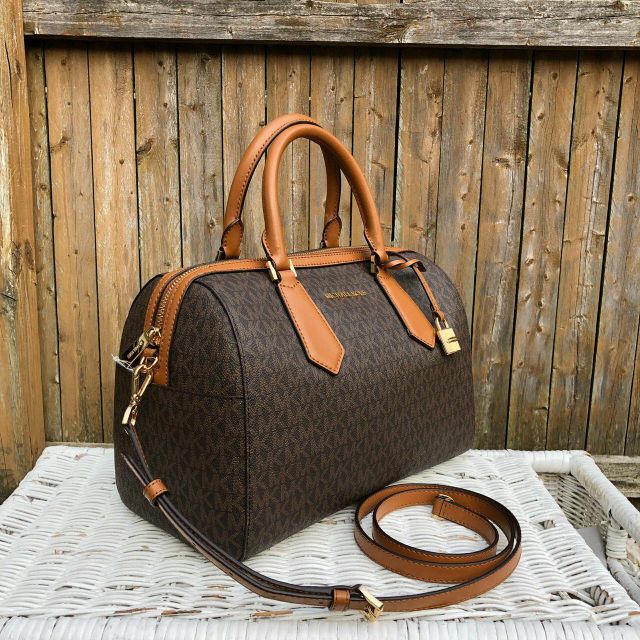 Michael kors hotsell hayes duffle bag