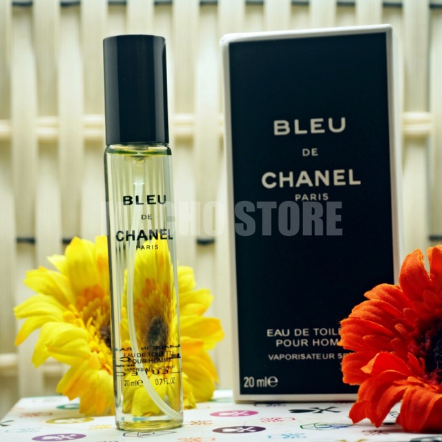 Chanel pocket online perfume