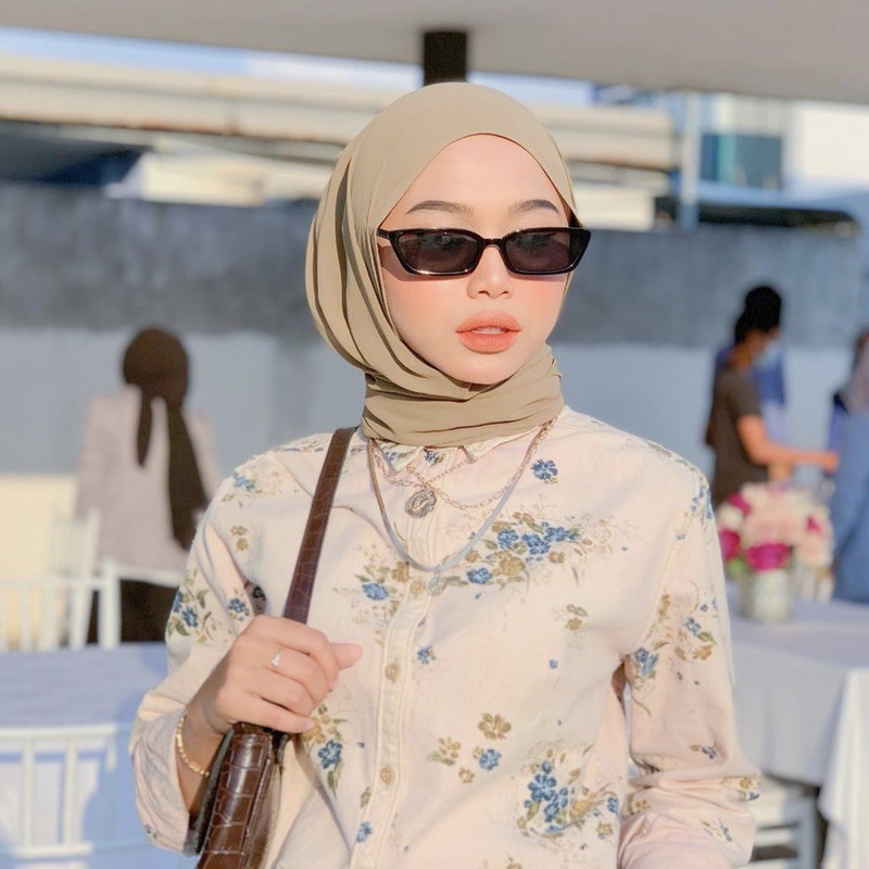 Hijab with sunglasses clearance