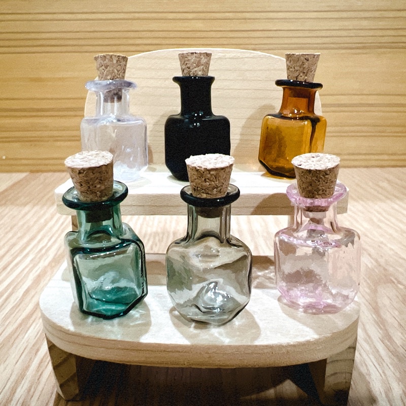 There Are 6 Types Of Miniature Glass Bottles Items Collectibles Toys ...