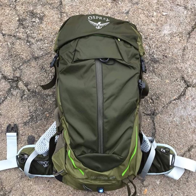 Osprey stratos hotsell 26 gator green