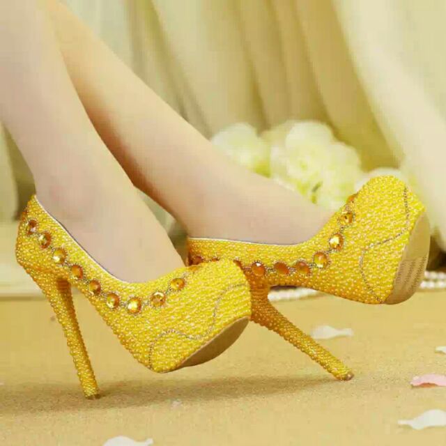 Yellow wedding best sale shoes for bride