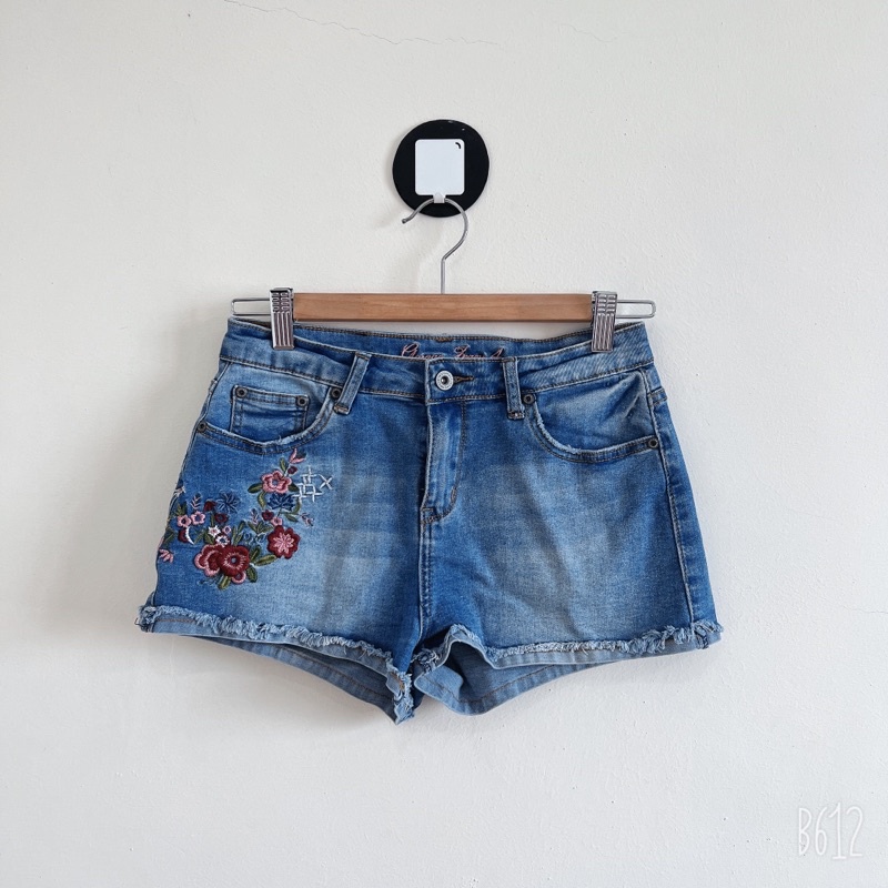 [Preloved] Padini denim shorts (jeans, distressed, embroidery, floral ...