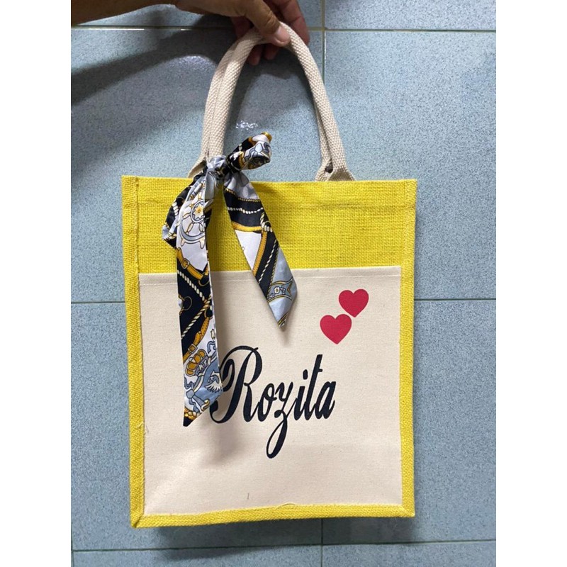 Beg jut bernama tuan dan pelbagai warna menarik.Bersaiz 14 inci X 11 ...