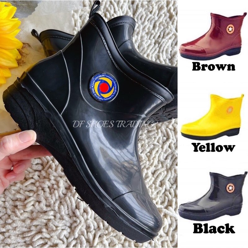 Low rubber rain boots deals