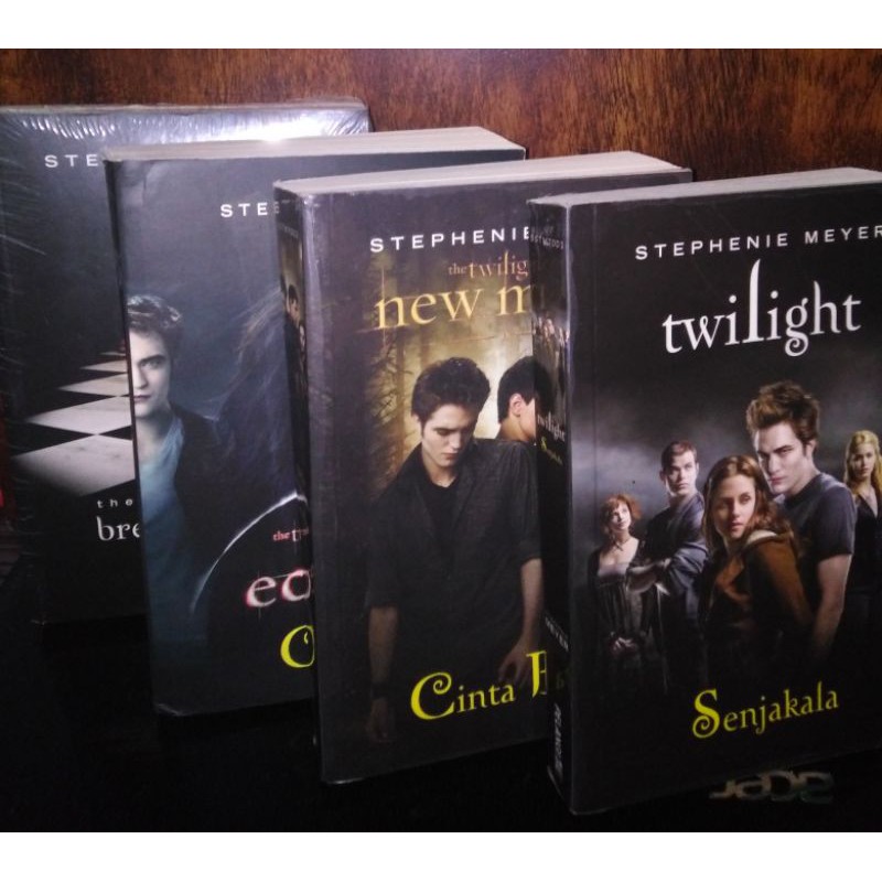 TWILIGHT SAGA NEW MOON ECLIPSE BREAKING DAWN NOVEL BOOK DVD