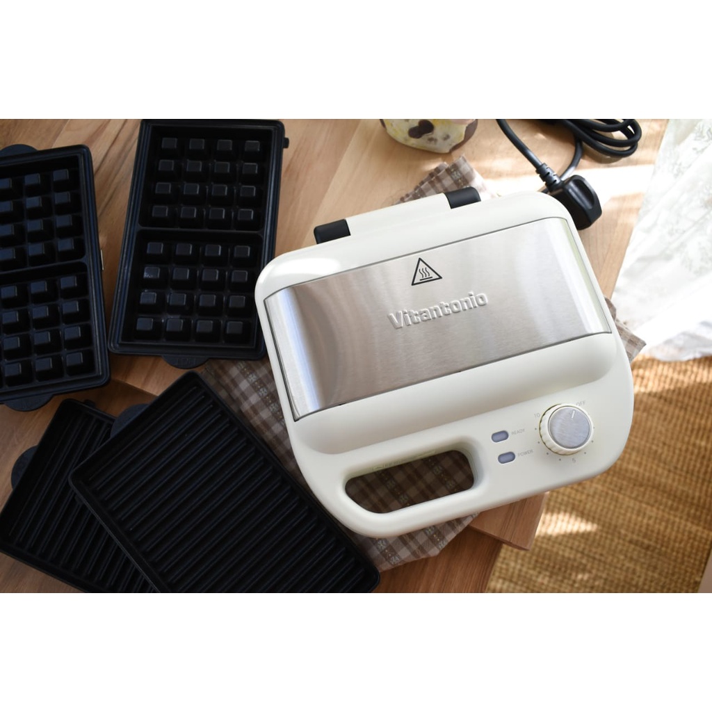（Ready Stock) Vitantonio Waffle Maker 多功能窩夫機 白色 VWH500AIV4個烤盤