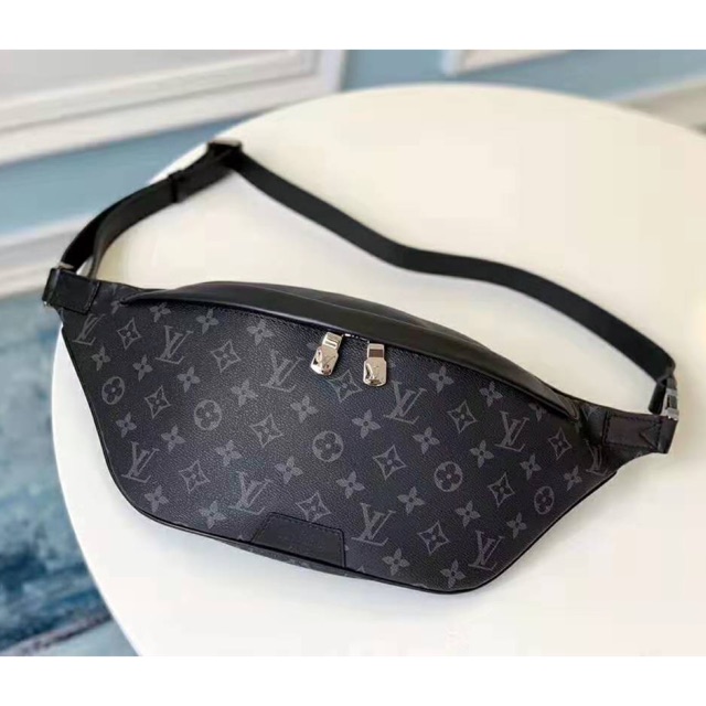 BRANDNEW LV DISCOVERY BUMBAG MONOGRAM ECLIPSE, Luxury, Bags & Wallets on  Carousell