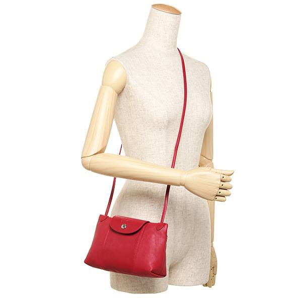 Review: Longchamp Le Pilage Cuir Crossbody in Cherry Colour