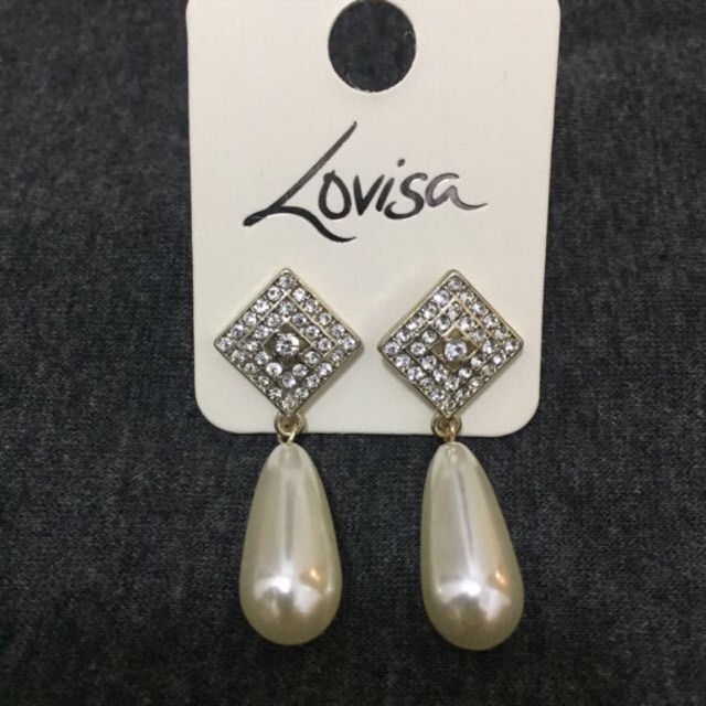 Lovisa deals diamond earrings