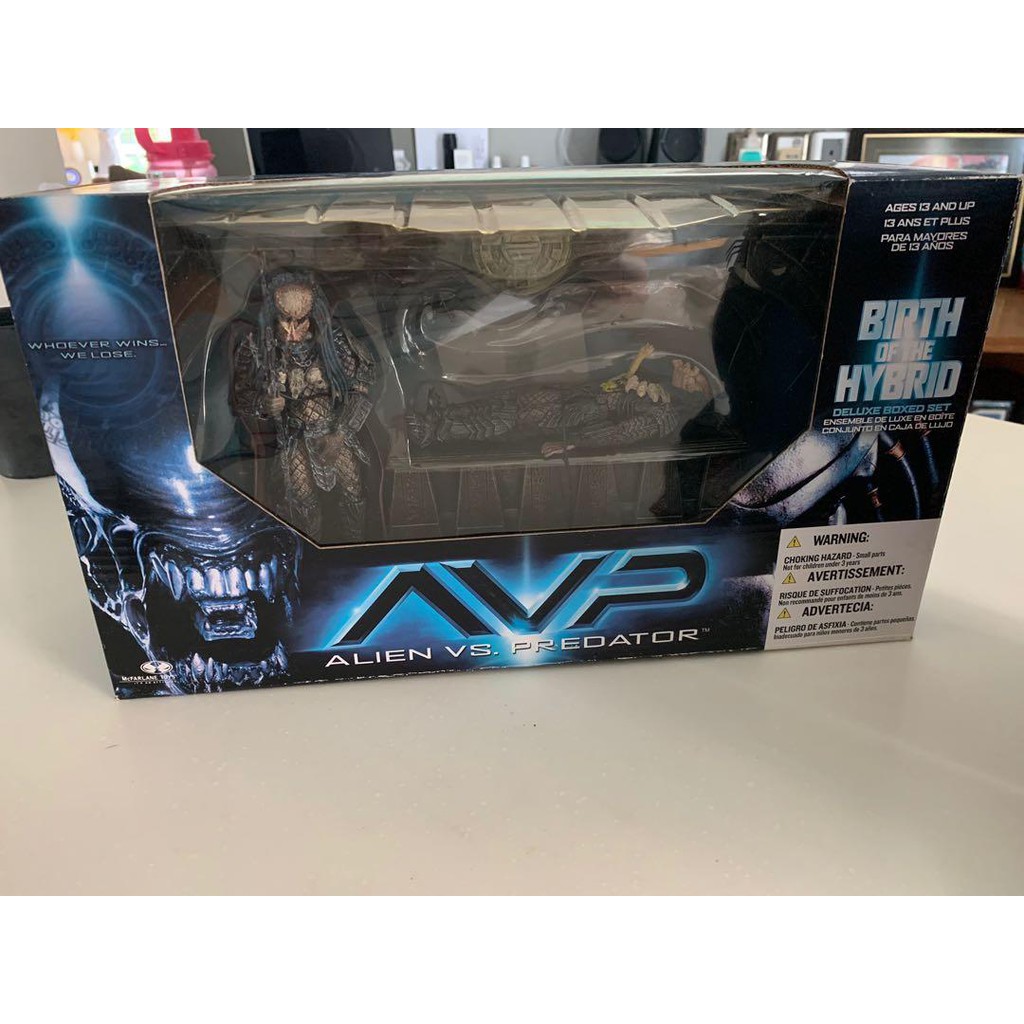 McFarlane Alien vs Predator Series 2 Birth of the Hybrid Action Figure Set