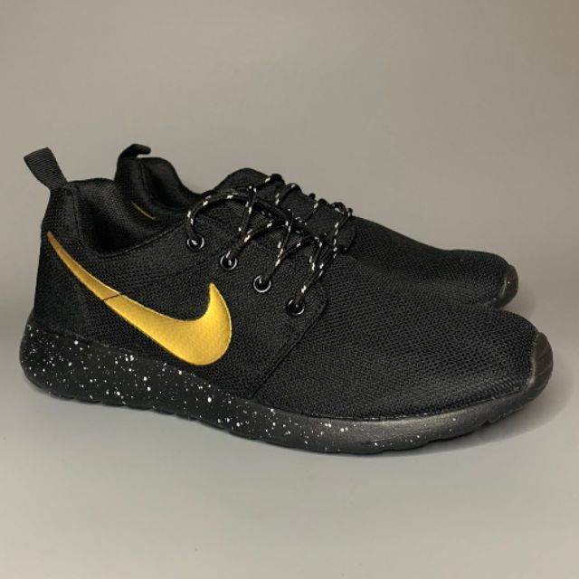 Nike roshe store black gold