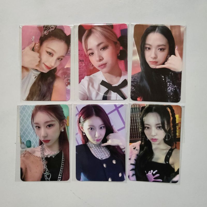 [HELLO82 POB] ITZY - The 1st Album CRAZY IN LOVE Official Photocard PC ...