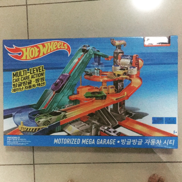 Hot wheels best sale motorized mega garage